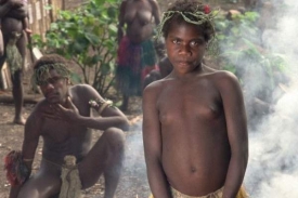 Mladá Melanésanka z Vanuatu. Podobná byla svěřena potomkům snědeného.